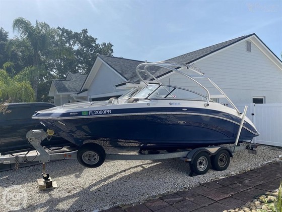 Yamaha 242 Limited