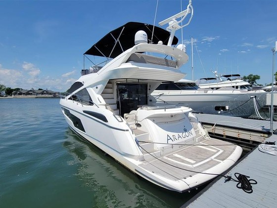 Sunseeker Manhattan