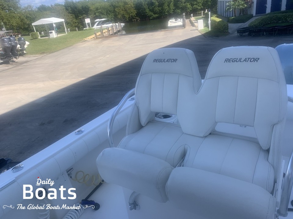 2010 Regulator Marine 26 Forwarding Seating for sale. View price