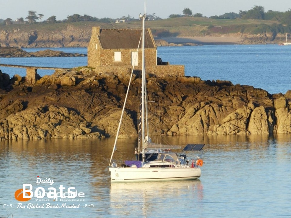 2012 Bénéteau Oceanis 31 Lifting Keel for sale. View price, photos and