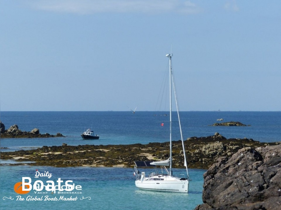 2012 Bénéteau Oceanis 31 Lifting Keel for sale. View price, photos and