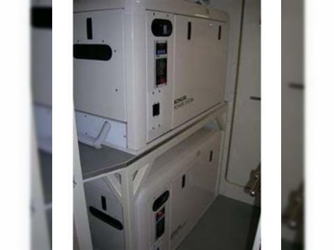 Купить 2006 Ferretti 830
