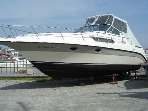 Cruisers Yachts 3110