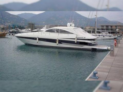 Pershing 65