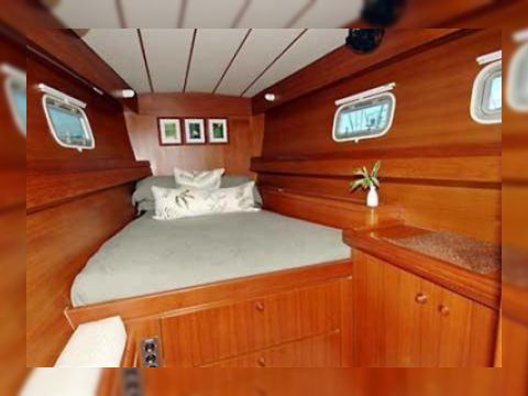 1999 Lagoon 67