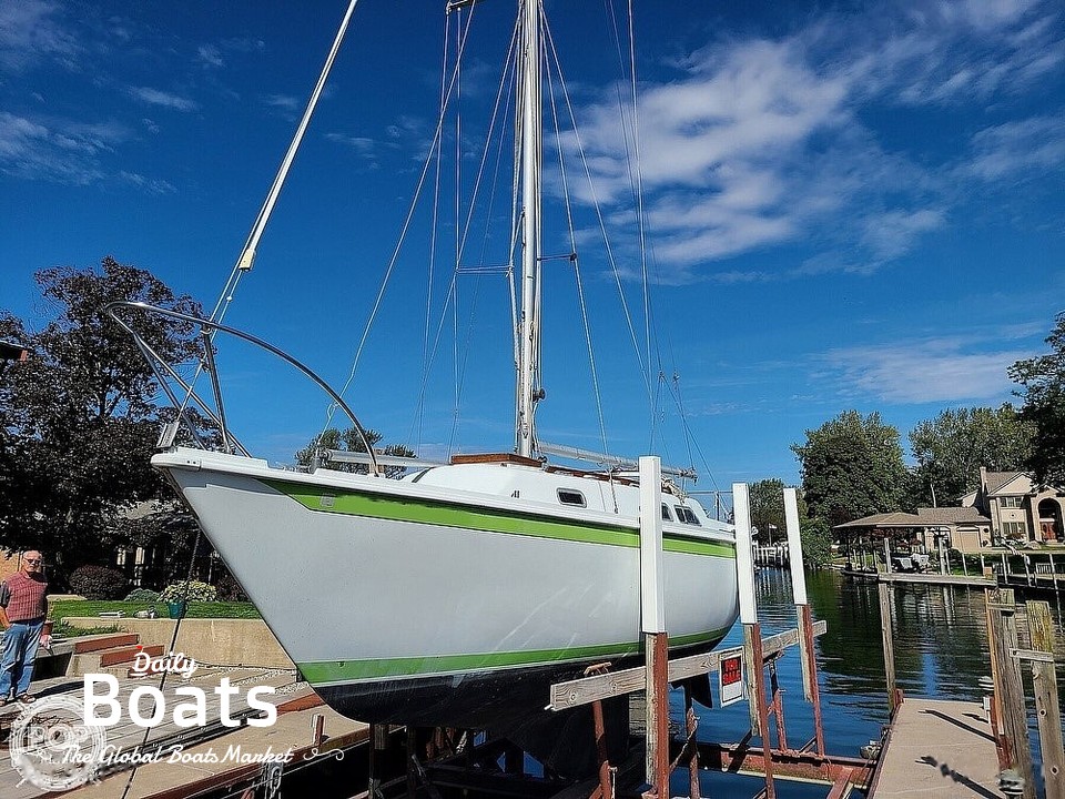 1976 Ericson Yachts 27 for sale. View price, photos and Buy 1976