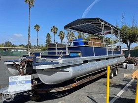1986 Sun Tracker Party Barge