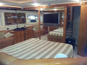 2007 Ferretti Yachts 880