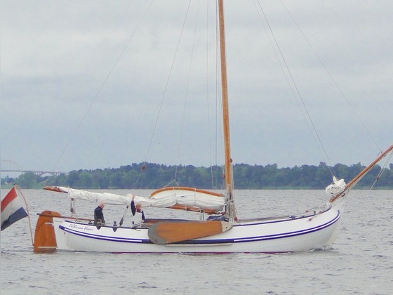 Barcos de vela de fondo plano