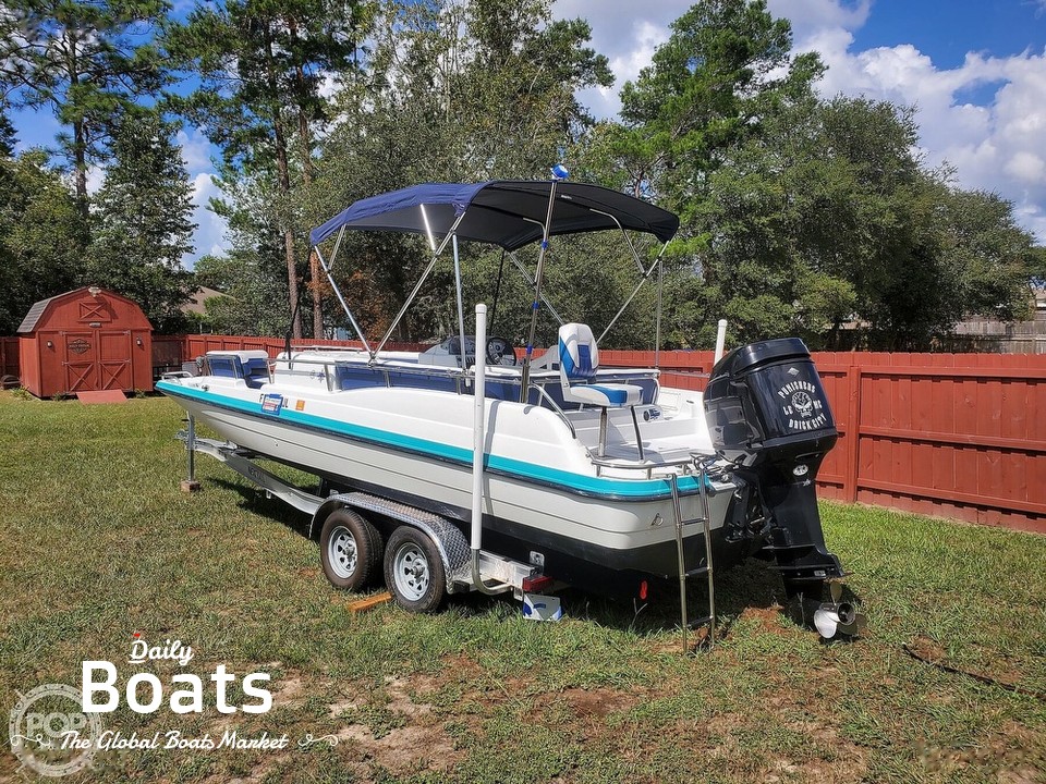 1995 Hurricane Boats 24 Fun Deck for sale. View price, photos and Buy