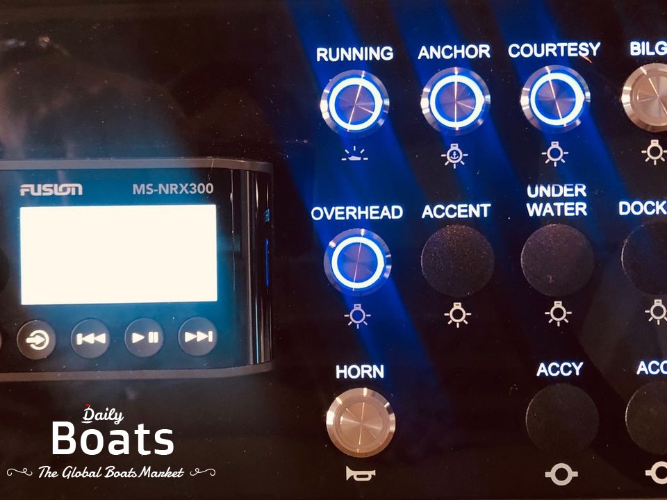 2022 Sea Ray 265 Sundancer Mercruiser 350 Ps 6.2 Liter for sale. View