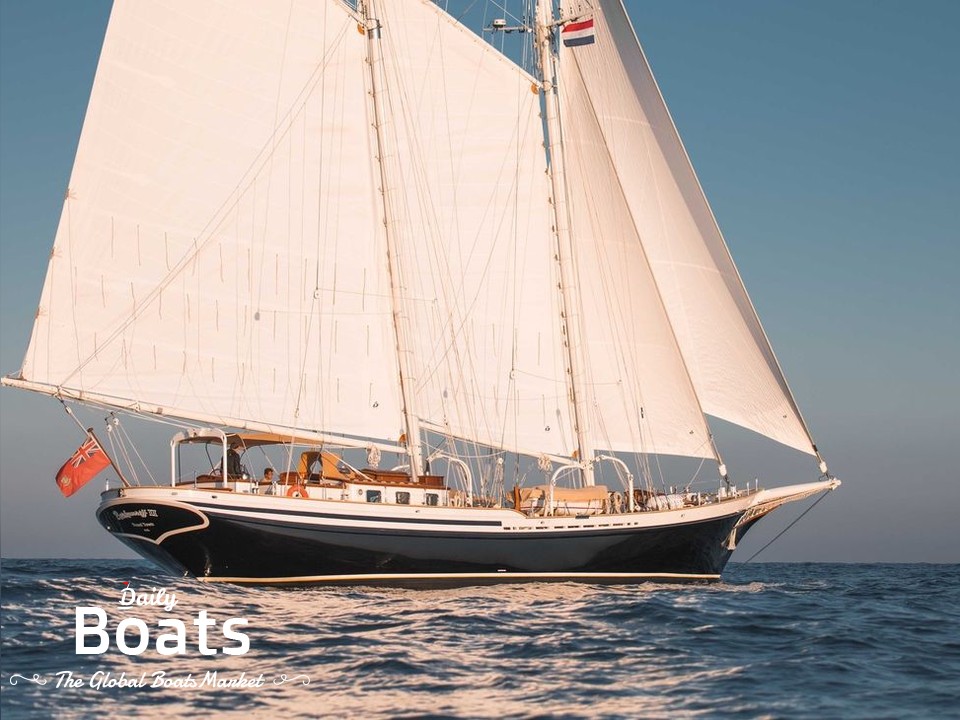 Sailing mega yachts