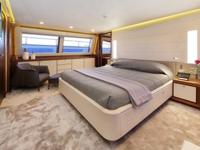 Osta 2011 Ferretti Yachts Custom Line 124