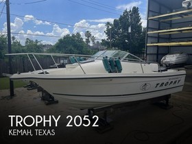 Trophy Boats 2052