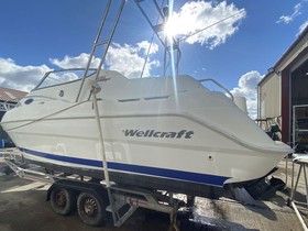 2000 Wellcraft 2400 Martinique