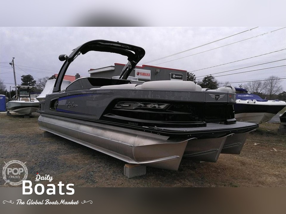 2020 Avalon Excalibur Elite Windshield 27 for sale. View price, photos