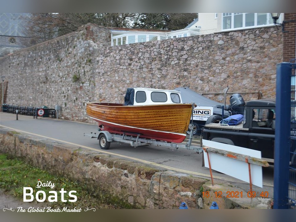 1965 Dixon & Sons 18Ft Clinker Construction Fishing Launch Coming Onto