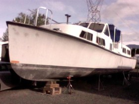 1985 1985 40 X 12 X 36 Willard Fiberglass Crew Boat/Cruiser Comes With Cradle til salgs