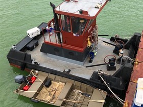  25 X 14 X 4 Truckable Tug For Charter