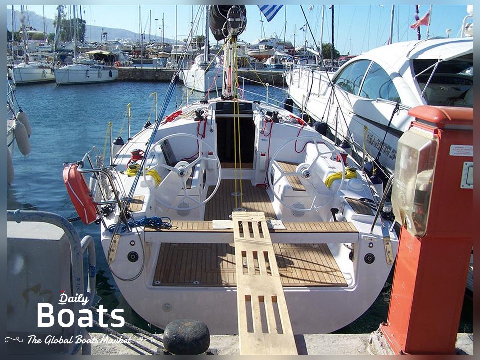 Sailing dual console boats