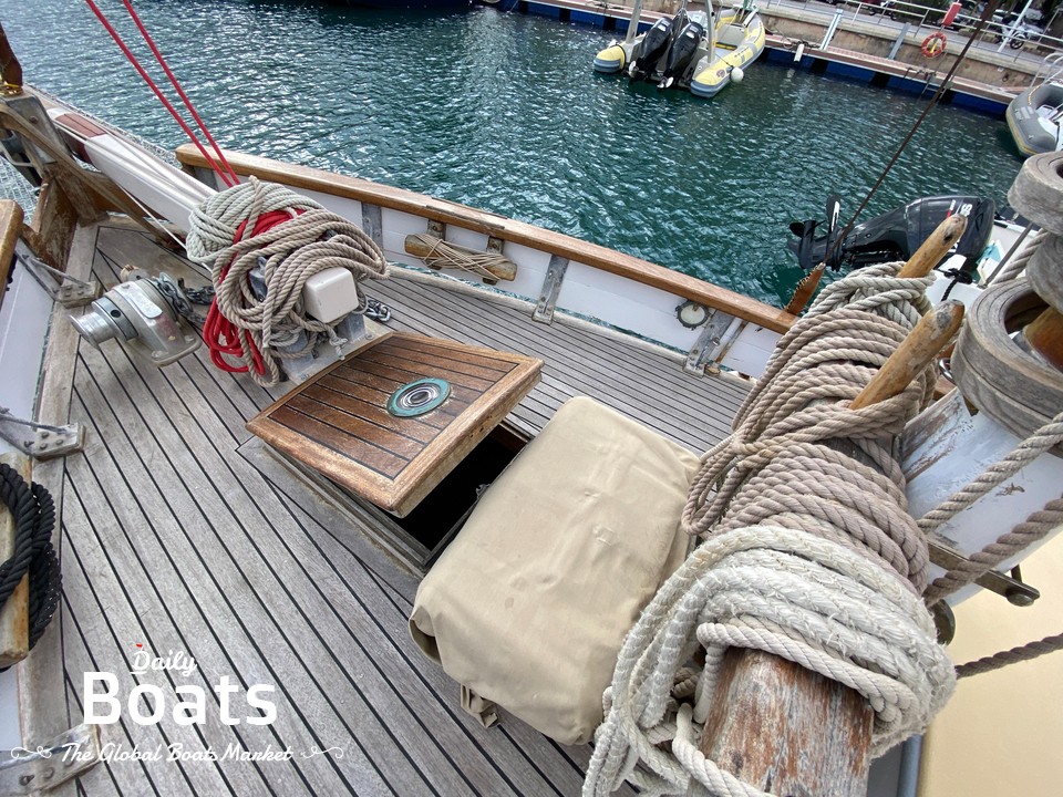 1999 Custom Essex Smack Yacht 29 for sale. View price, photos and Buy