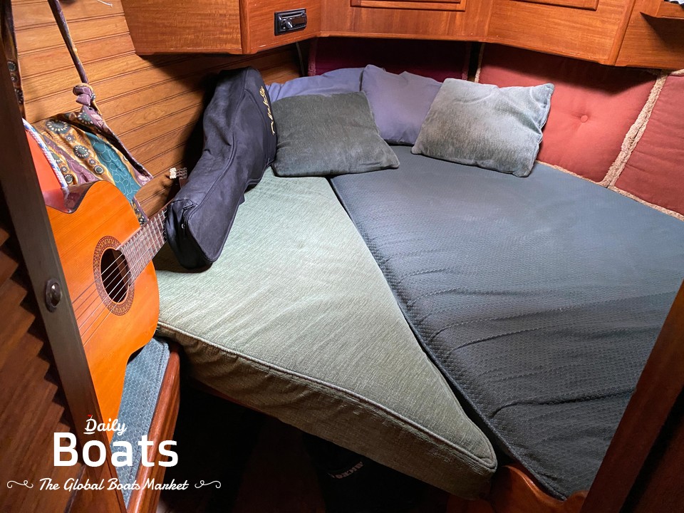 1999 Custom Essex Smack Yacht 29 for sale. View price, photos and Buy