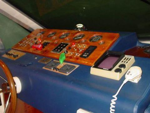 1991 Azimut 37