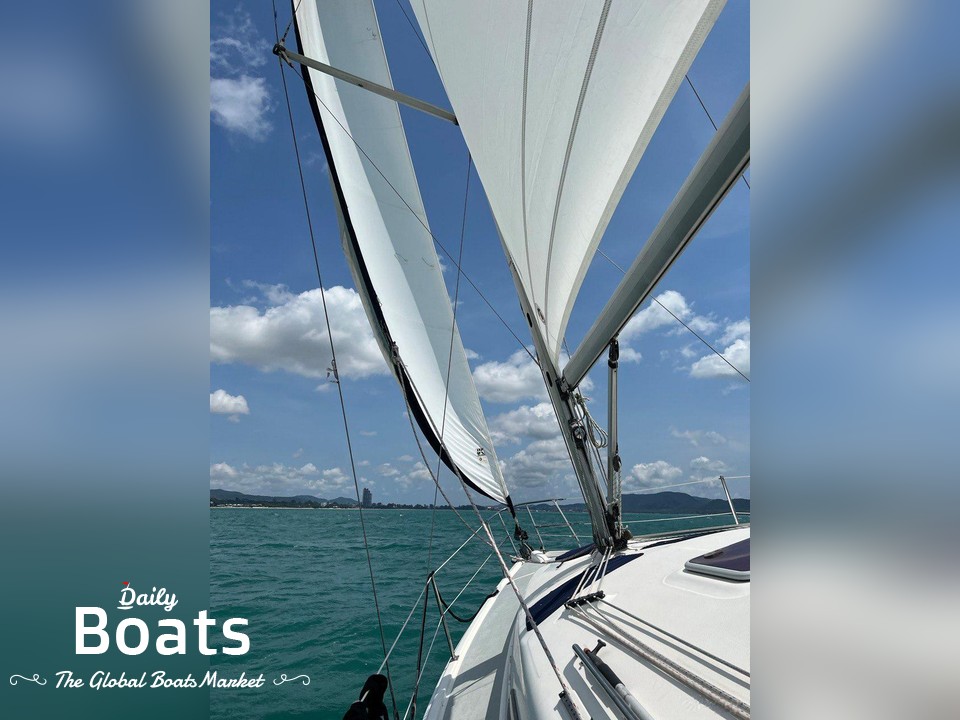 2007 Hunter 33 Fractional Rig Sloop for sale. View price, photos and