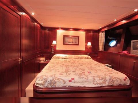 2000 Benetti 75