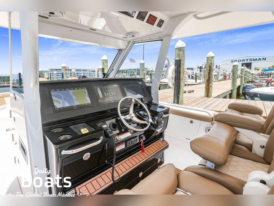 2020 Everglades 395 Center Console for sale. View price, photos and Buy