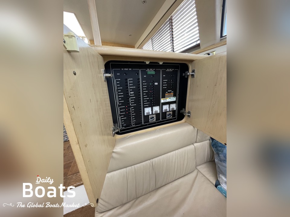 1998 Carver 405 Motor Yacht for sale. View price, photos and Buy 1998