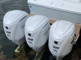 2021 Regulator 34 Center Console for sale