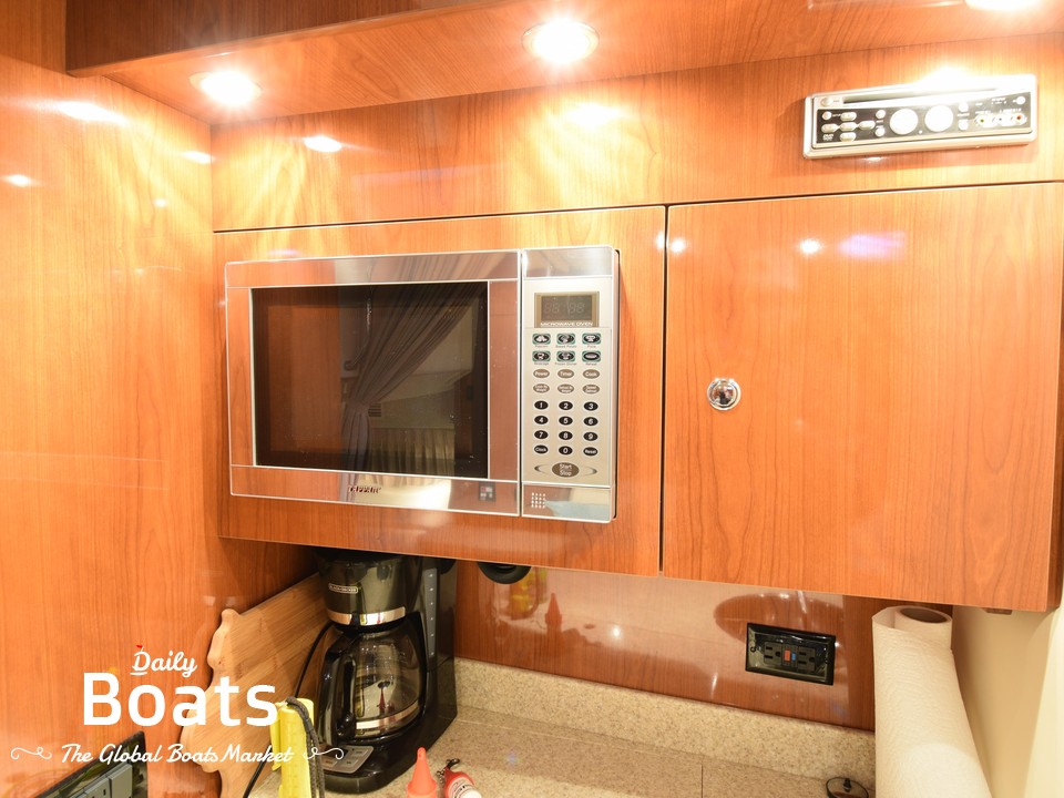 2005 Regal Commodore 3560 for sale. View price, photos and Buy 2005 ...