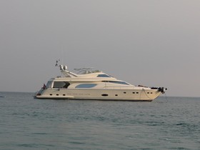 Ferretti Yachts F810