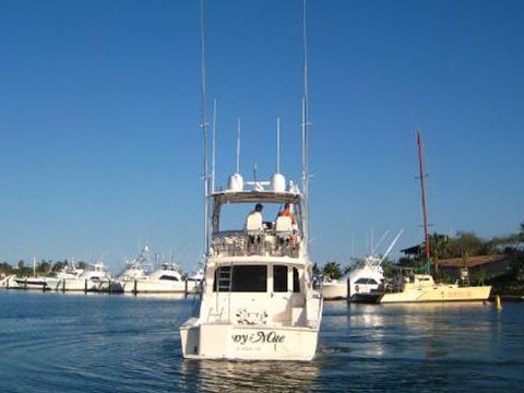 2007 Cabo Flybridge