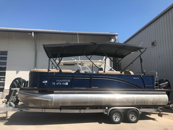Pontoon boats