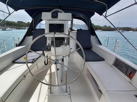 2004 Hunter 44 Deck Salon