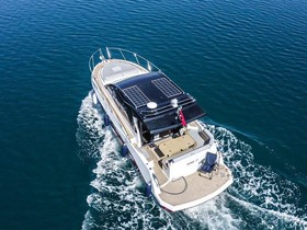 2022 Motor Yacht Revo til salgs