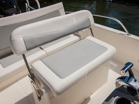 2016 Boston Whaler 210 Dauntless