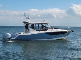 Купити 2021 Boston Whaler 405 Conquest