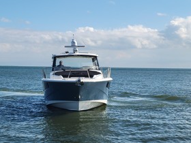 2021 Boston Whaler 405 Conquest na prodej