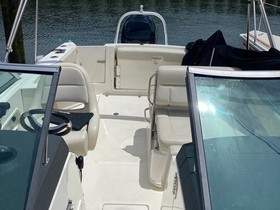 2018 Boston Whaler 230 Vantage