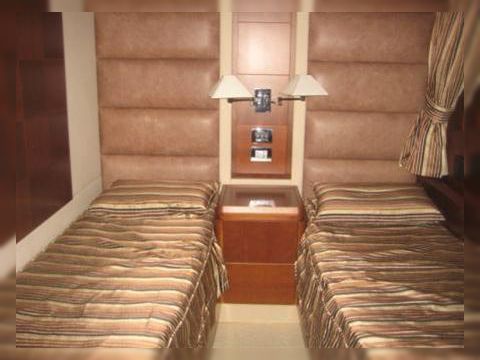 Osta 2007 Azimut 75