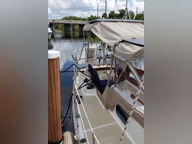 1983 Cape Dory 33