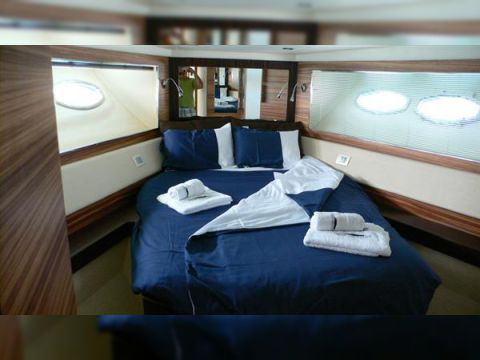 2008 Absolute 52