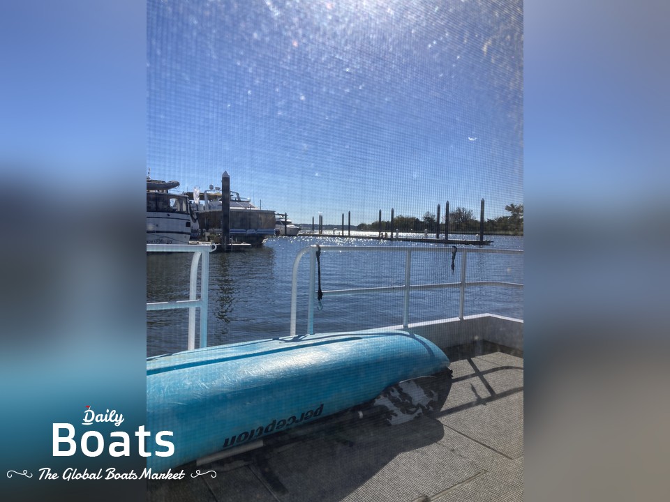 1987 Hilburn Houseboat на продажу. Посмотреть цену, фотографии и Купить