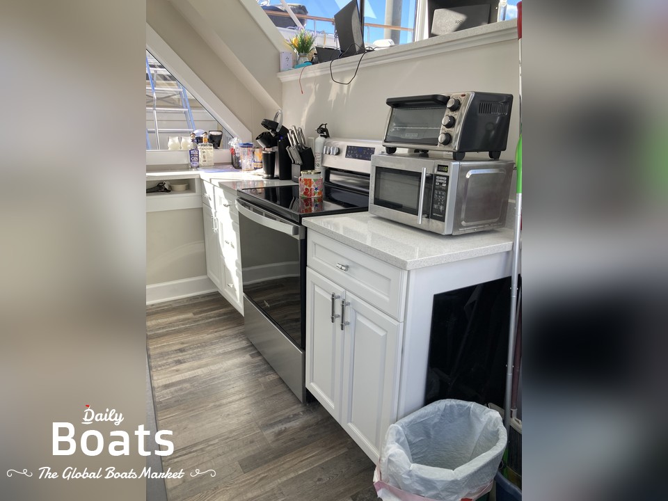 1987 Hilburn Houseboat for sale. View price, photos and Buy 1987