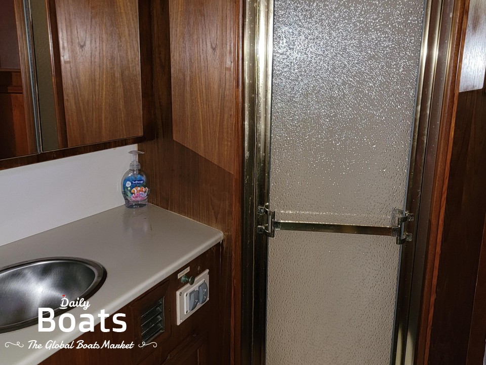 1990 Egg Harbor 34 Convertible Golden for sale. View price, photos and