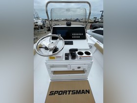 2022 Sportsman Masters 207 Bay Boat