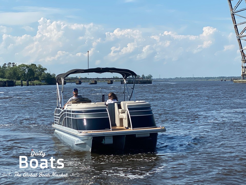 2015 Bennington 2350 Qcl for sale. View price, photos and Buy 2015